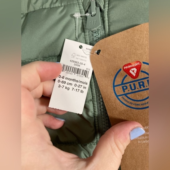 GAP baby 3-6 months puffer jacket Grogu *has some marks* - Picture 6 of 16